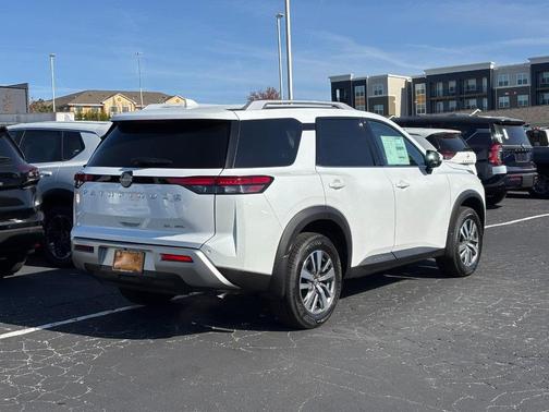 2025 Nissan Pathfinder SL 4WD