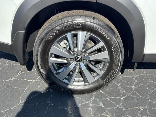 2025 Nissan Pathfinder SL 4WD