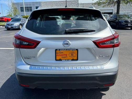 Brilliant Silver Metallic 2022 Nissan Rogue Sport SL