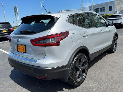 Brilliant Silver Metallic 2022 Nissan Rogue Sport SL