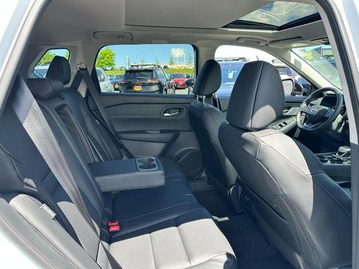 Everest White Pearl Tricoat 2026 Nissan Rogue Dark Armor