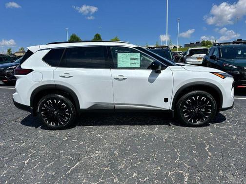 Everest White Pearl Tricoat 2026 Nissan Rogue Dark Armor