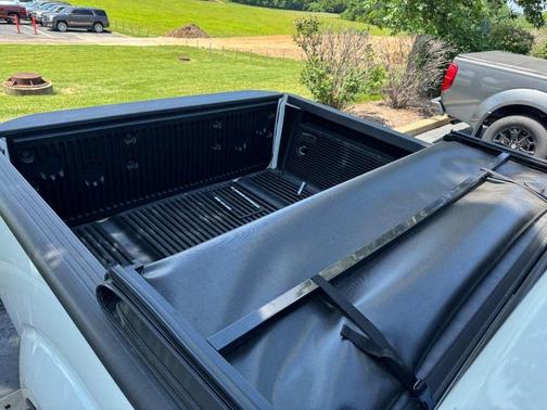 Glacier White 2015 Nissan Frontier SV