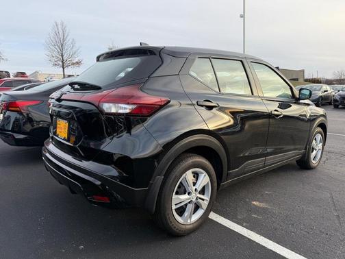 2025 Nissan Kicks S