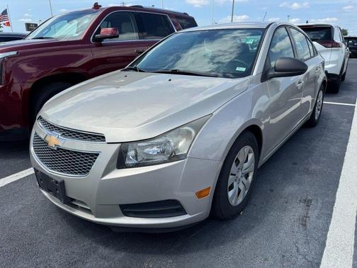 Champagne Silver Metallic 2013 Chevrolet Cruze LS