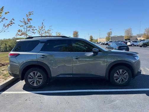 2022 Nissan Pathfinder SV 2WD