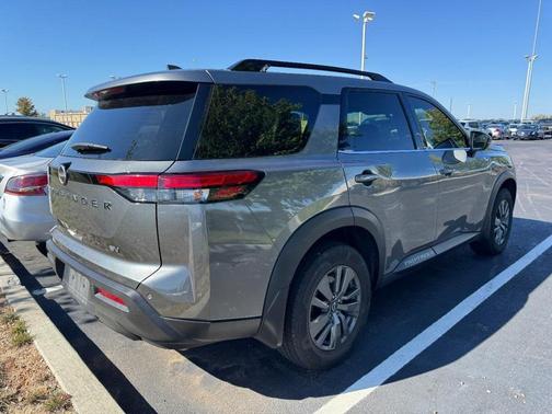 2022 Nissan Pathfinder SV 2WD