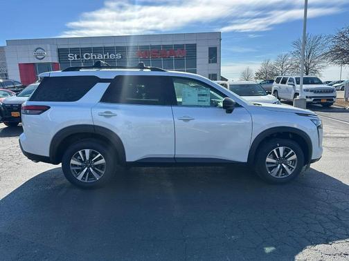 2026 Nissan Pathfinder SL