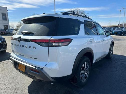 2026 Nissan Pathfinder SL