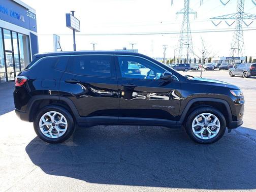 Diamond Black 2025 Jeep Compass Sport