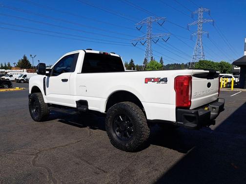 Oxford White 2023 Ford F-350 XL