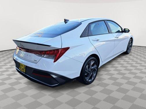2025 Hyundai ELANTRA HEV SEL Sport