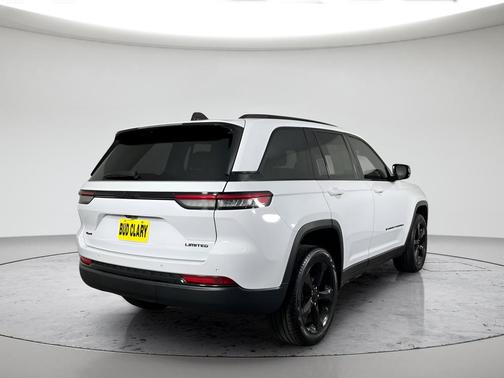 Bright White Clearcoat 2024 Jeep Grand Cherokee Limited