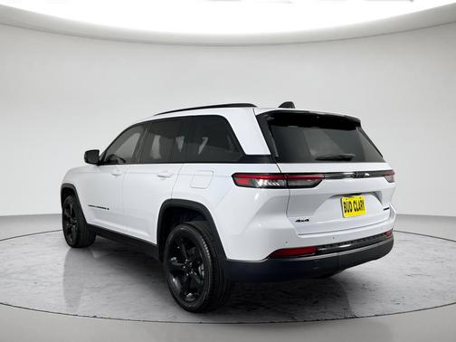 Bright White Clearcoat 2024 Jeep Grand Cherokee Limited