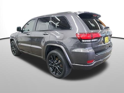 Granite Crystal Clearcoat Metallic 2018 Jeep Grand Cherokee Altitude