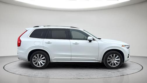 Crystal White Pearl 2019 Volvo XC90 T6 Momentum