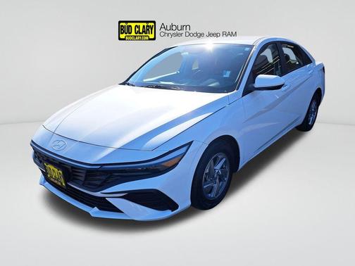 2024 Hyundai ELANTRA SE