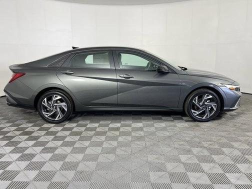 2025 Hyundai ELANTRA HEV SEL Sport