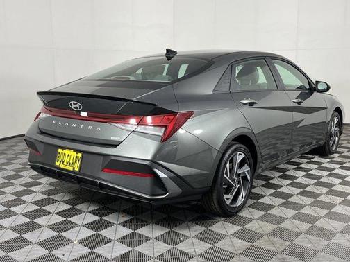2025 Hyundai ELANTRA HEV SEL Sport