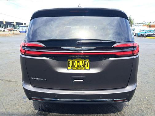 Granite Crystal Clearcoat Metallic 2023 Chrysler Pacifica Touring-L