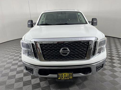 2017 Nissan Titan SV