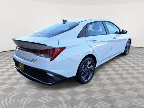 2025 Hyundai ELANTRA HEV SEL Sport