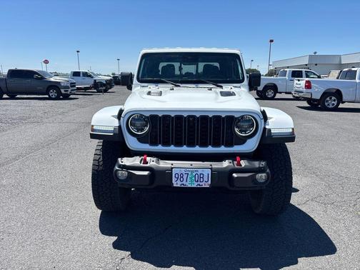 Bright White Clearcoat 2024 Jeep Gladiator Rubicon