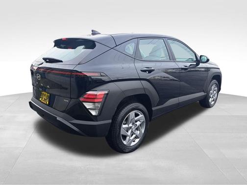 Abyss Black Pearl 2026 Hyundai KONA SE
