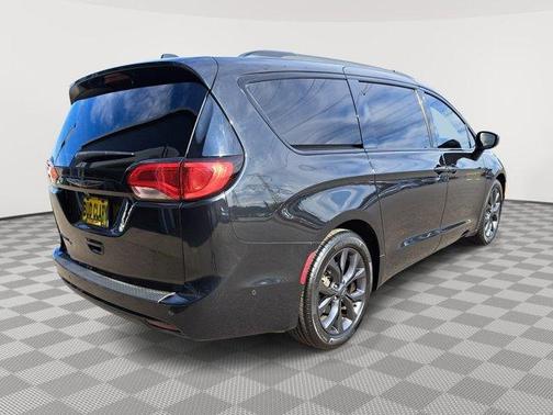 2018 Chrysler Pacifica Touring-L Plus