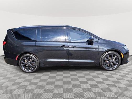 2018 Chrysler Pacifica Touring-L Plus