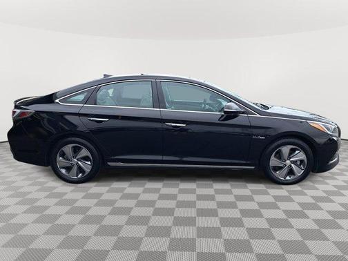 2017 Hyundai SONATA Hybrid Limited