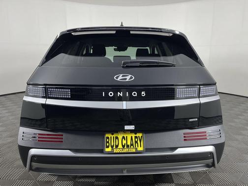 2025 Hyundai IONIQ 5 SE