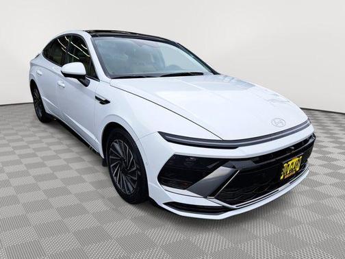 2025 Hyundai SONATA Hybrid Limited