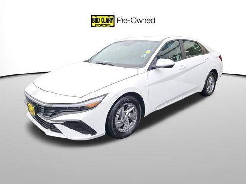 2024 Hyundai ELANTRA SE