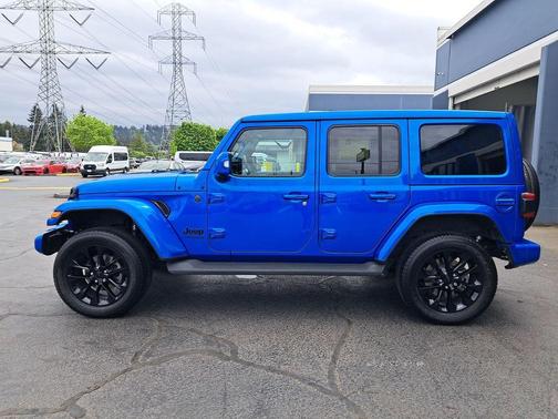 Hydro Blue Pearl 2022 Jeep Wrangler Unlimited Sahara