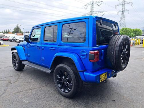 Hydro Blue Pearl 2022 Jeep Wrangler Unlimited Sahara
