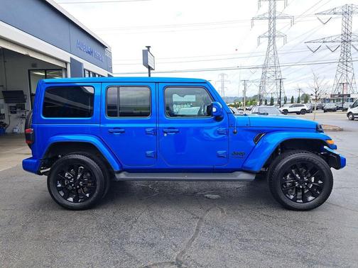 Hydro Blue Pearl 2022 Jeep Wrangler Unlimited Sahara
