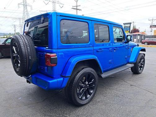 Hydro Blue Pearl 2022 Jeep Wrangler Unlimited Sahara