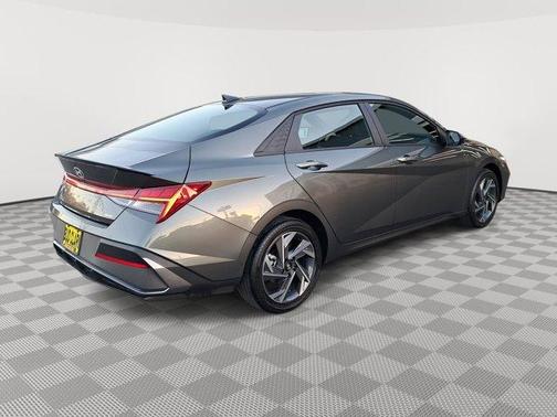 2025 Hyundai ELANTRA HEV SEL Sport