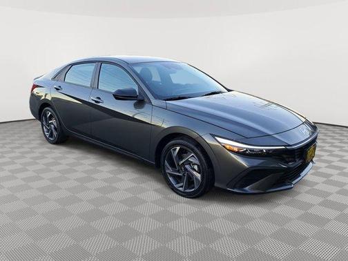 2025 Hyundai ELANTRA HEV SEL Sport