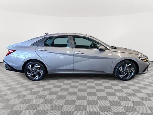 2025 Hyundai ELANTRA HEV Limited