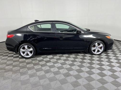 2013 Acura ILX 2.0L w/Premium Package