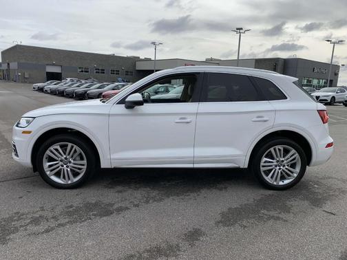 Photo 2 of 27 of 2018 Audi Q5 2.0T Premium Plus
