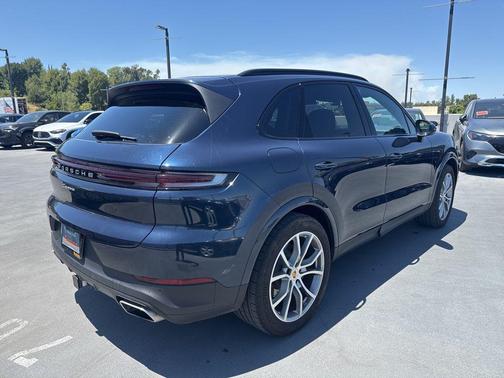 Algarve Blue Metallic 2024 Porsche Cayenne Cayenne