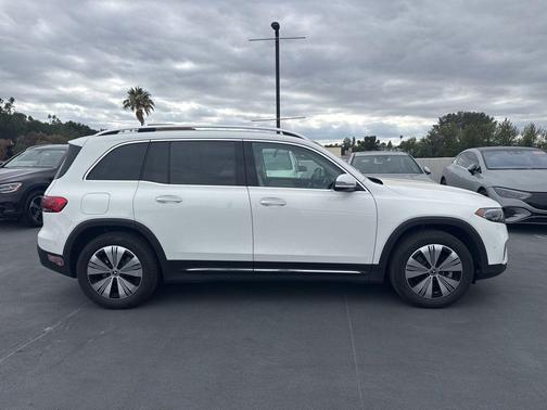 Polar White 2023 Mercedes-Benz EQB 300 4MATIC
