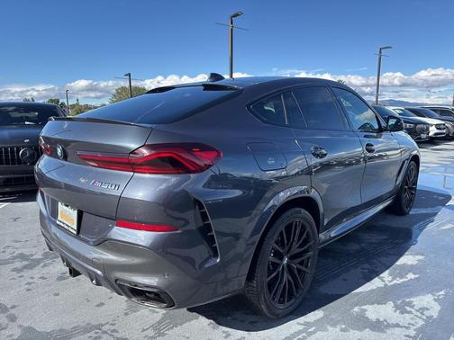 2022 BMW X6 M50i