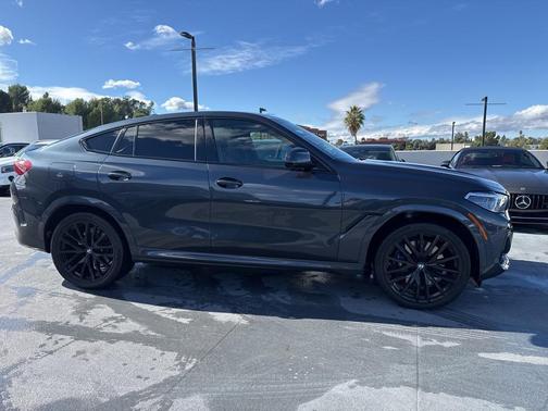 2022 BMW X6 M50i