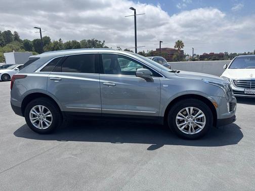 Argent Silver Metallic 2025 Cadillac XT5 Luxury