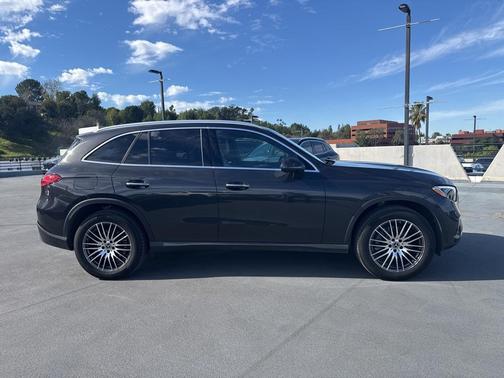 2025 Mercedes-Benz GLC 300 4MATIC