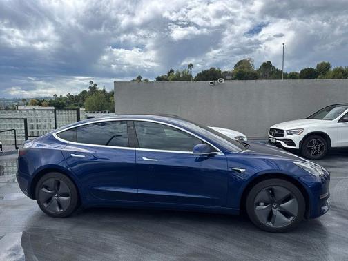Deep Blue Metallic 2019 Tesla Model 3 Standard Range Plus